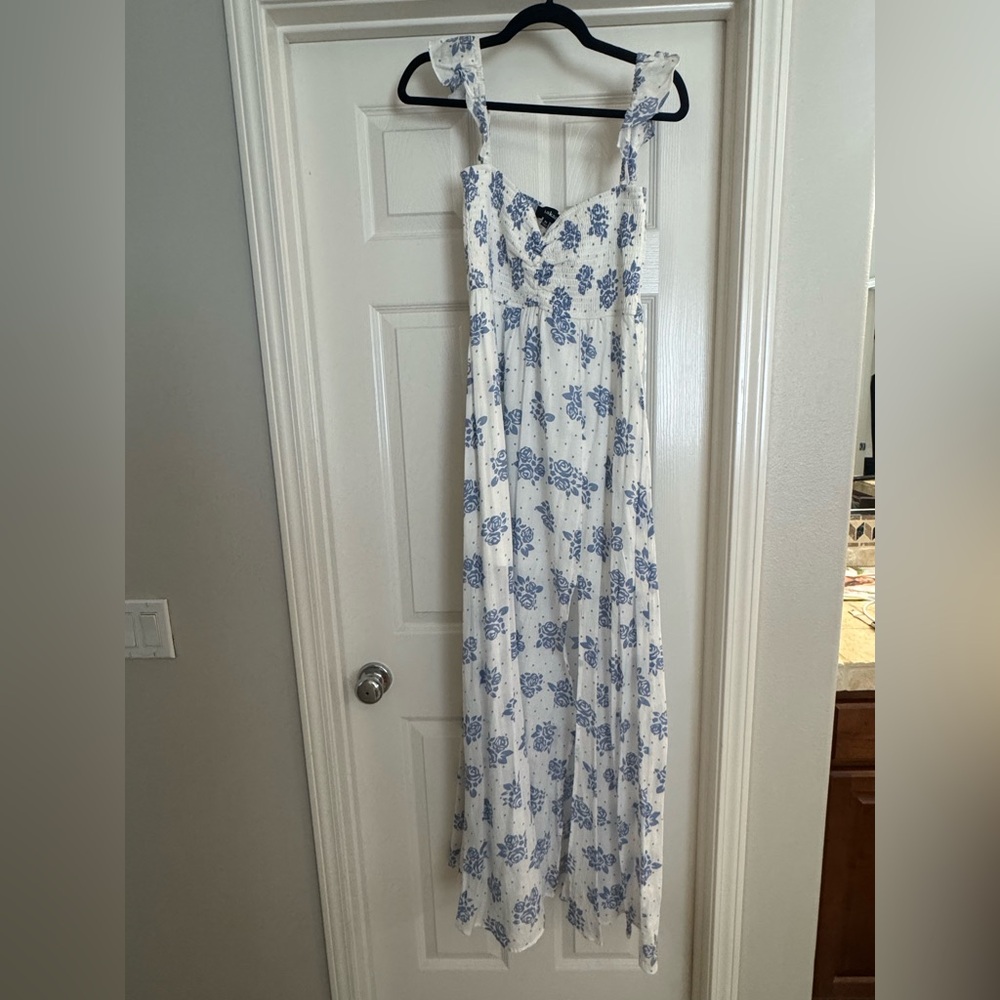 Floral Blue and White Maxi Dress- NWT ✨MAKE AN OFFER ✨